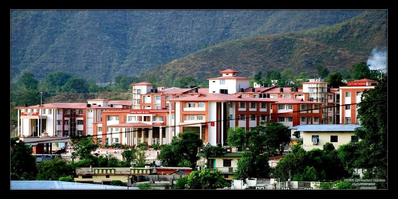 श्रीनगर मेडिकल कॉलेज में PG सीटें बढ़कर 64, 100 सीटों तक पहुंचाने का लक्ष्य