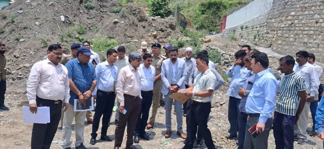 कर्लीगाड़ में आपदा प्रभावित क्षेत्रों का निरीक्षण, बरसात से पहले सुरक्षा व्यवस्थाओं की समीक्षा