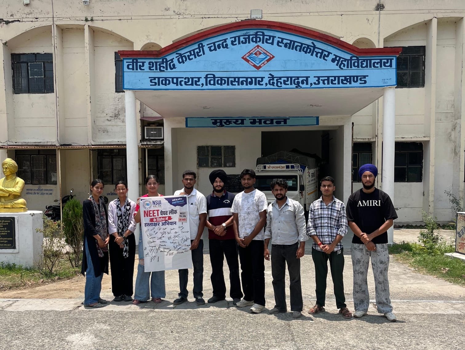 NEET परीक्षा में अनियमितताओं के विरोध में NSUI का हस्ताक्षर अभियान, छात्रों ने जताया रोष