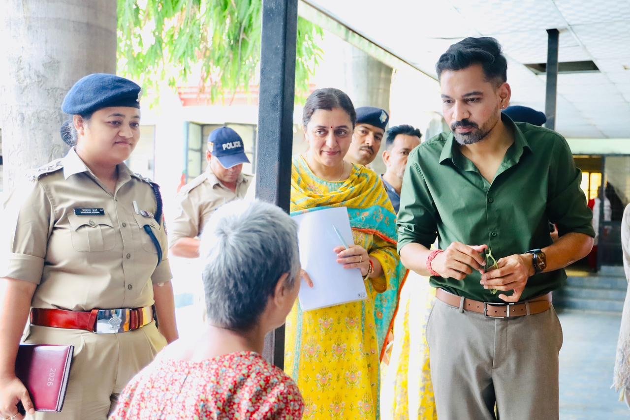 डीएम ने नारी निकेतन, बाल सुधार गृह और किशोरी गृह का किया निरीक्षण, व्यवस्थाएं और मजबूत करने के दिए निर्देश