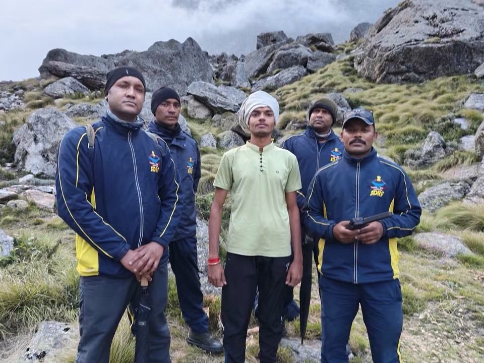 वसुधारा ट्रैक पर लापता हुआ पुणे का 18 वर्षीय युवक सकुशल मिला, SDRF ने चलाया त्वरित रेस्क्यू अभियान