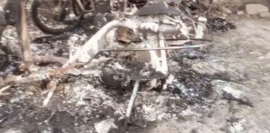 चकराता में आधी रात मचा हड़कंप, 5 गाड़ियाँ जलकर खाक