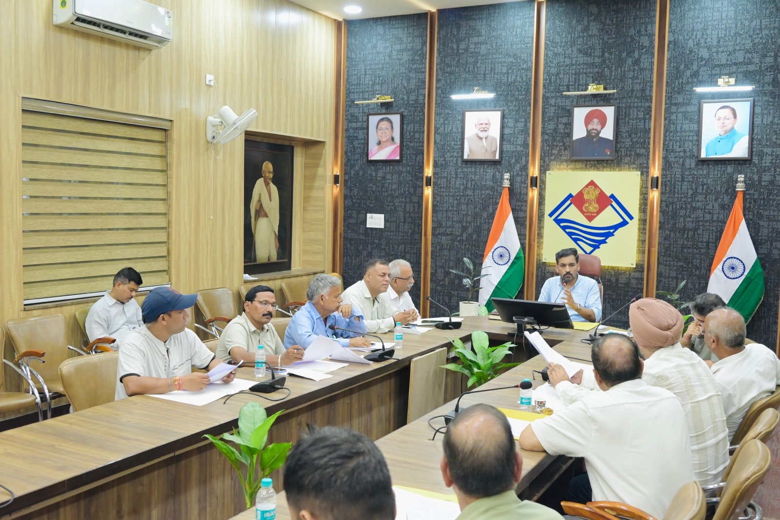 देहरादून में मतदाता सूची पुनरीक्षण अभियान ने पकड़ी रफ्तार, 5.47 लाख मतदाताओं को भेजे जा रहे नोटिस