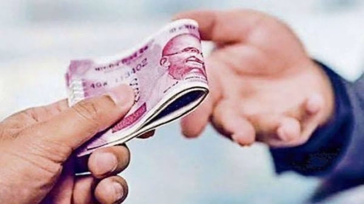 बिग ब्रेकिंग: ₹3,500 की रिश्वत लेते रंगे हाथ पकड़ा गया सिविल कोर्ट का नायब नाजिर