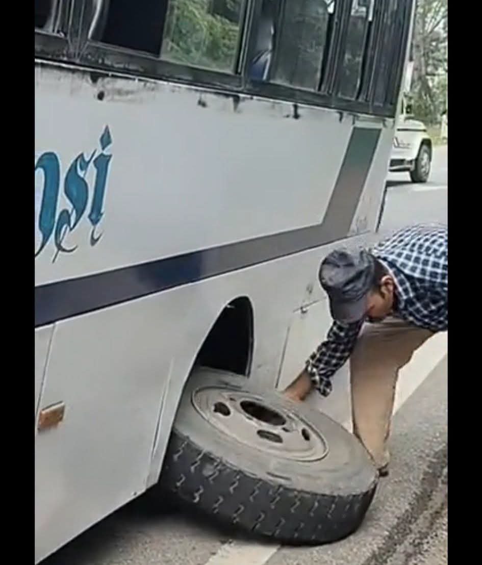 उत्तराखंड में बड़ा हादसा टला: चलती बस के निकले दोनों पहिए, चालक की सूझबूझ से सुरक्षित बचे सभी यात्री