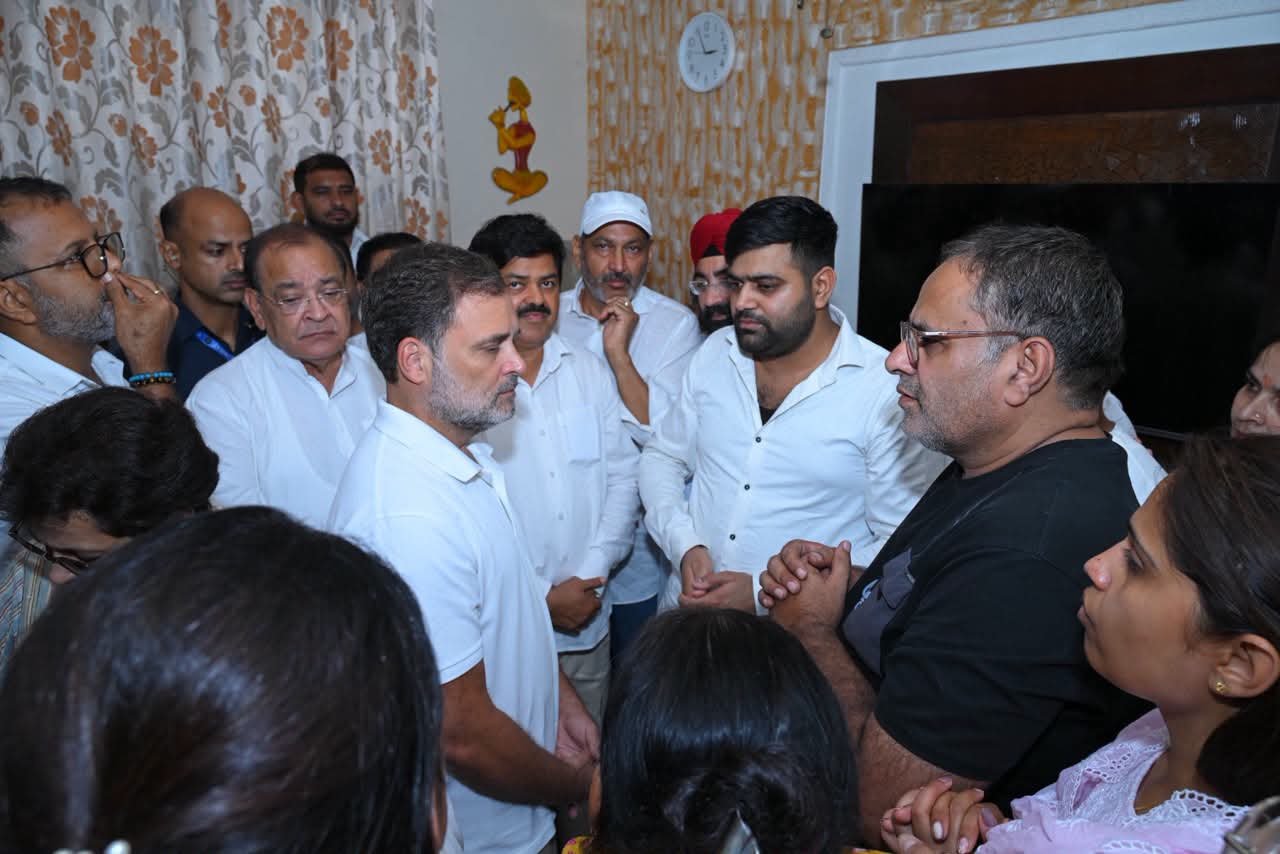 राहुल गांधी ने दिवंगत कांग्रेस कार्यकर्ता अमर मेहता के परिजनों से की मुलाकात, जताई गहरी संवेदना