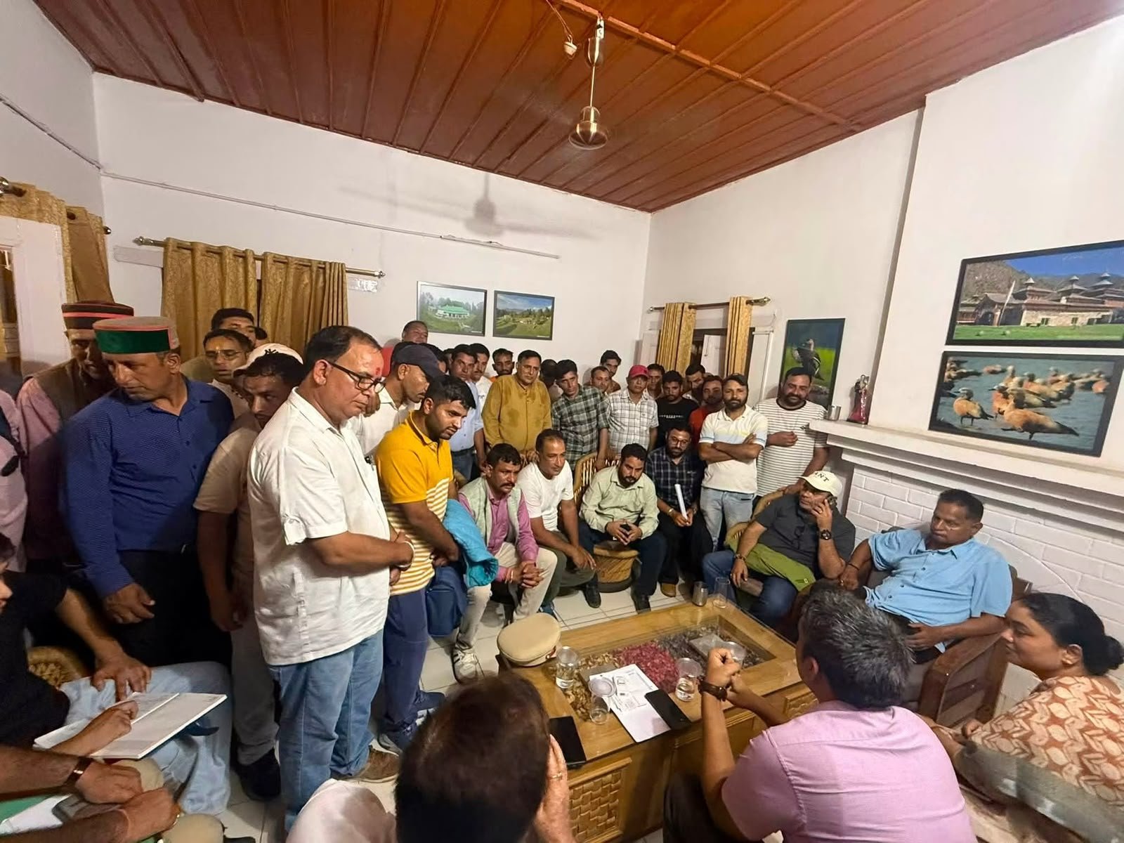 लोखंडी गेट विवाद का समाधान: मोईला टॉप ट्रैक पर्यटकों के लिए खुला रहेगा, वन विभाग ने मानी क्षेत्रवासियों की प्रमुख मांगें