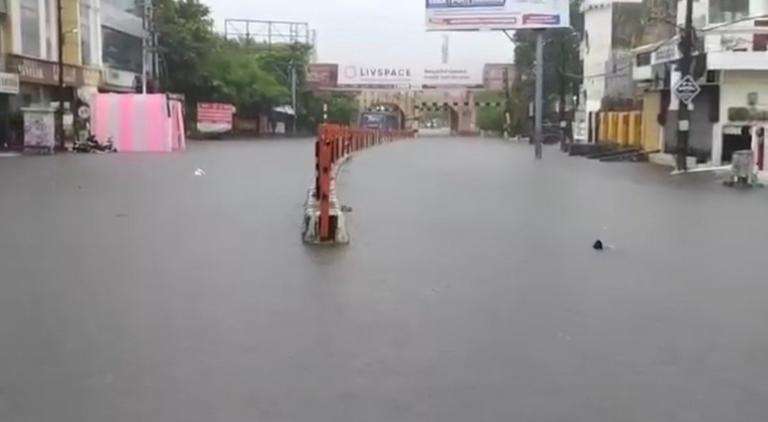 हरिद्वार में बारिश ने खोली व्यवस्थाओं की पोल, सड़कें बनीं तालाब, लोग हुए परेशान