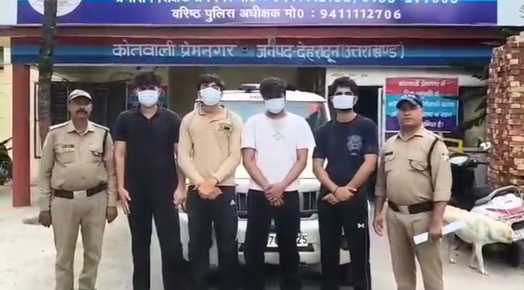 बिधौली में बीच सड़क हुड़दंग, ‘ऑपरेशन प्रहार’ के तहत 4 युवक गिरफ्तार