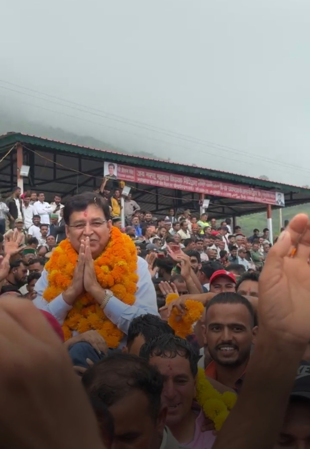 चकराता के भंडारा थात में विशाल खेलकूद प्रतियोगिता में पहुंचे वरिष्ठ कांग्रेस नेता प्रीतम सिंह, स्थानीय लोगों ने किया भव्य स्वागत