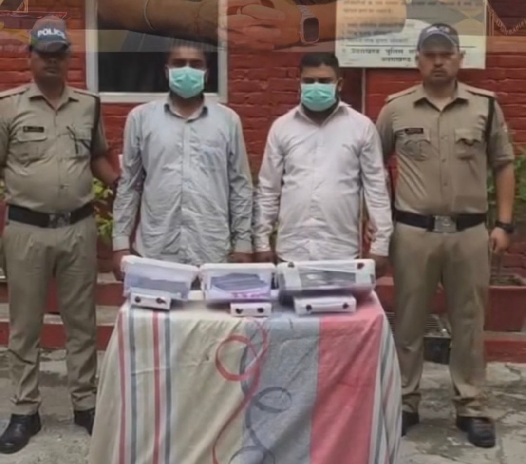 फर्जी दस्तावेजों से बैंक खाते से उड़ाए करीब 50 लाख रुपये, महिला समेत तीन आरोपी गिरफ्तार