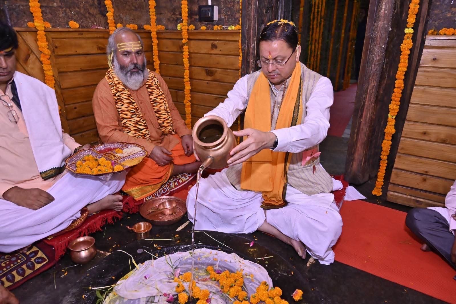 हरेला पर्व पर मुख्यमंत्री धामी ने श्री वृद्ध जागेश्वर मंदिर में की पूजा-अर्चना, प्रदेश की सुख-समृद्धि की कामना