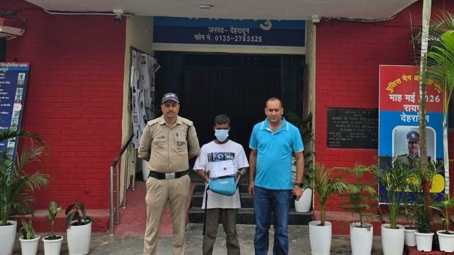 ऑपरेशन प्रहार के तहत दून पुलिस की बड़ी कार्रवाई, 394 ग्राम चरस के साथ नशा तस्कर गिरफ्तार