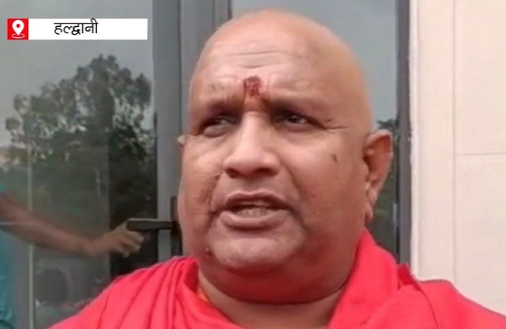 स्वामी आनंद स्वरूप ने बीजेपी पर साधा निशाना, मंदिरों को सरकारी नियंत्रण से मुक्त करने की उठाई मांग