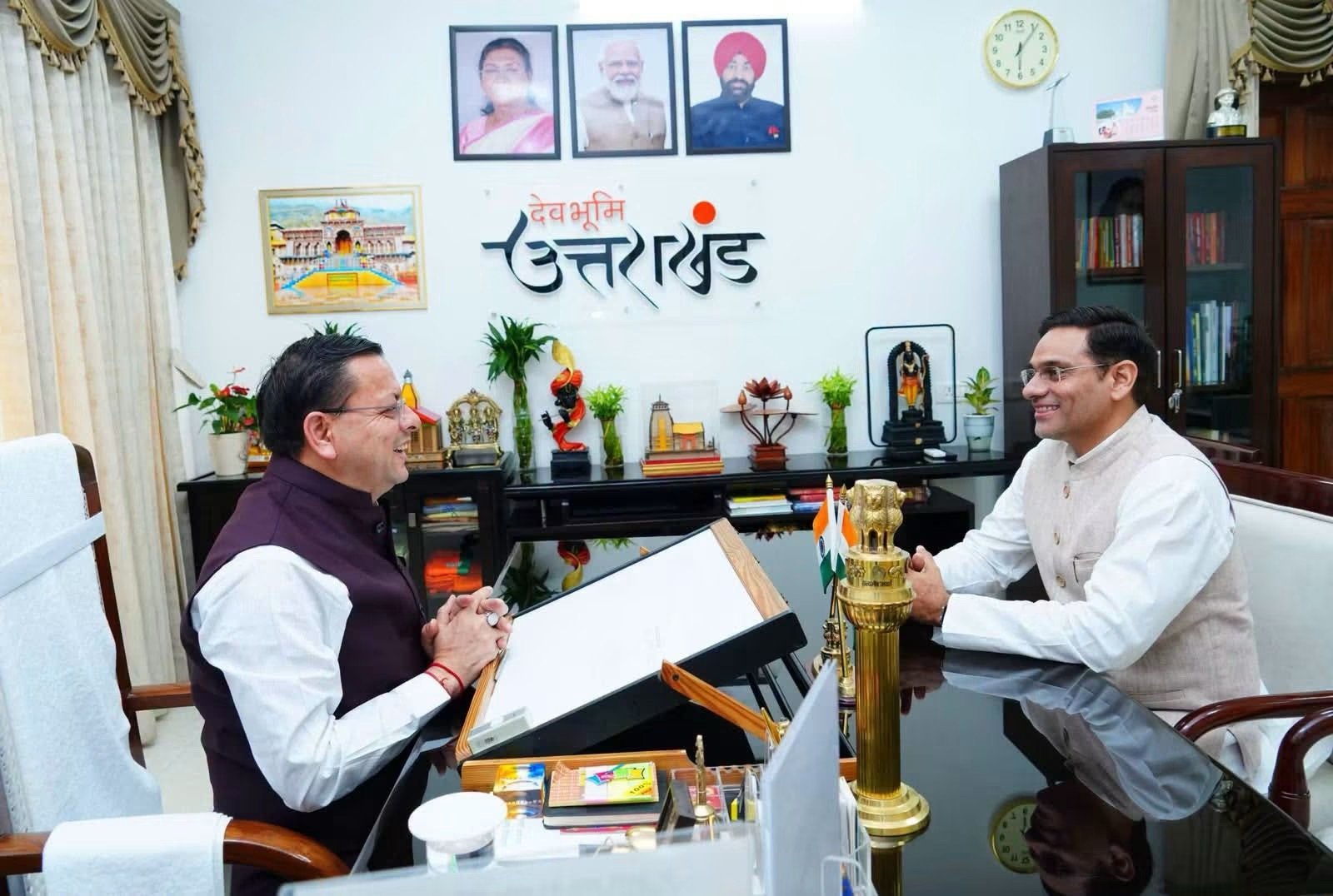 धामी सरकार का बड़ा फैसला: 5 करोड़ से अधिक की योजनाओं की निगरानी अब करेंगे मंत्री सौरभ बहुगुणा