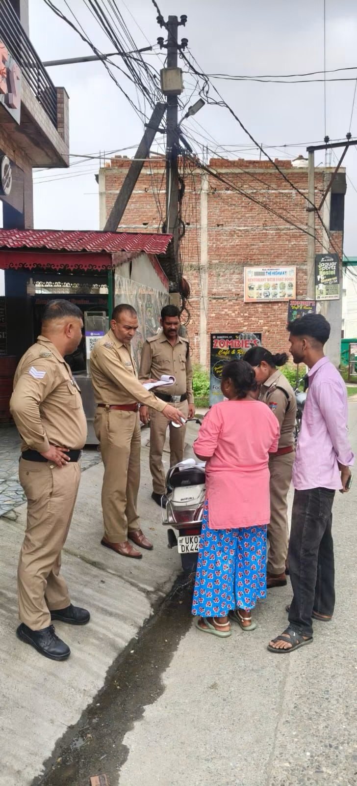 सेलाकुई पुलिस का सत्यापन अभियान तेज, 194 लोगों का सत्यापन, 8 मकान मालिकों पर ₹80 हजार का जुर्माना