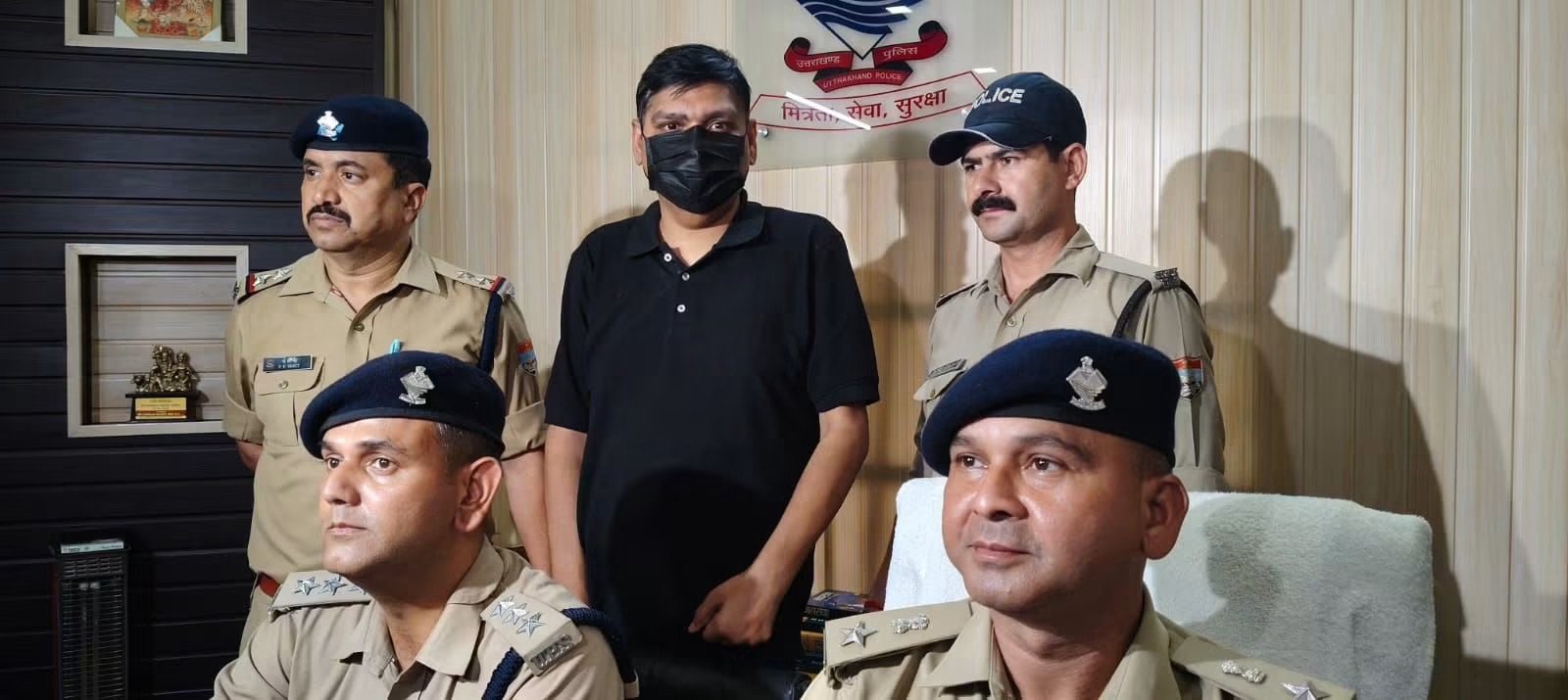 पिता की तरह अफसर बनने का सपना टूटा, फिर बन बैठा फर्जी IPS; पूर्व मुख्य सचिव के बेटे की ठगी का चौंकाने वाला खुलासा