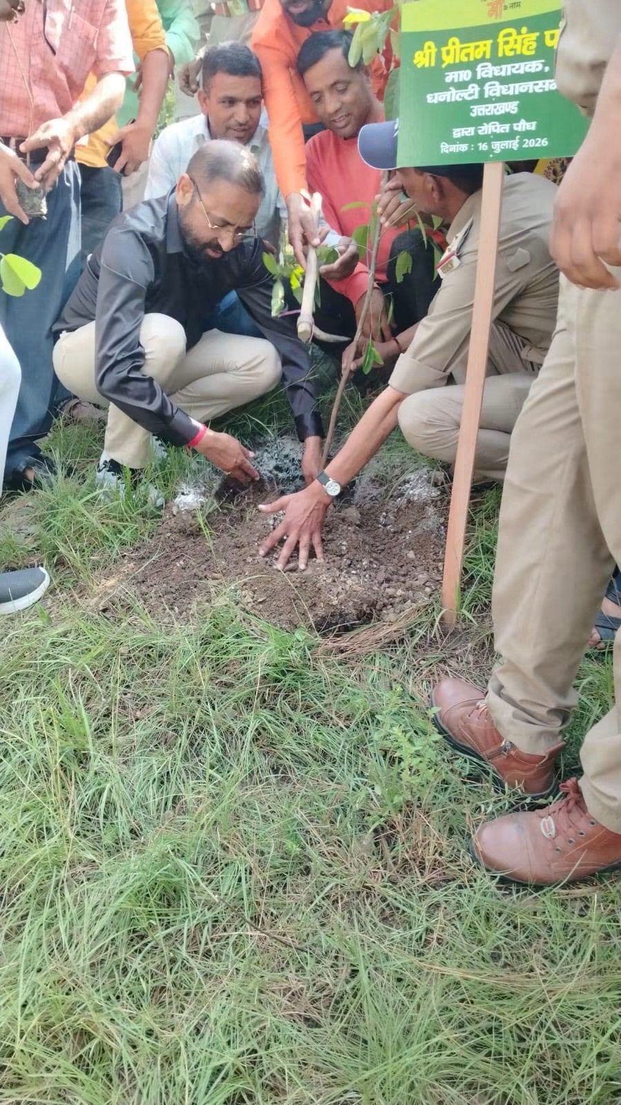 हरेला पर्व पर विधायक प्रीतम सिंह पंवार ने किया वृक्षारोपण, दिया पर्यावरण संरक्षण का संदेश