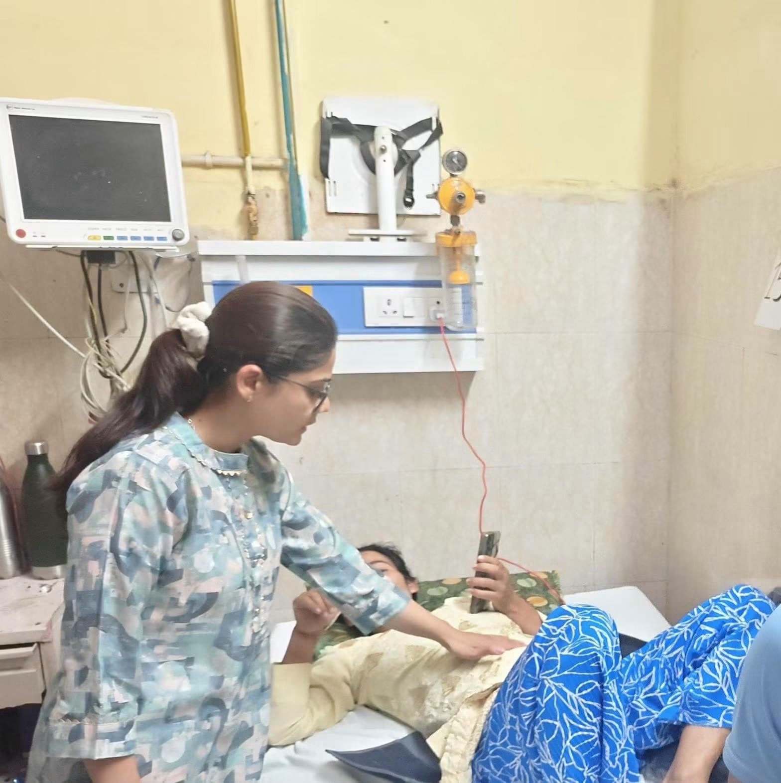 श्रीनगर बेस अस्पताल में बड़ा मेडिकल चमत्कार, गर्भवती महिला के पेट से निकाली गई दुर्लभ हाइडेटिड सिस्ट, मां और गर्भस्थ शिशु दोनों सुरक्षित