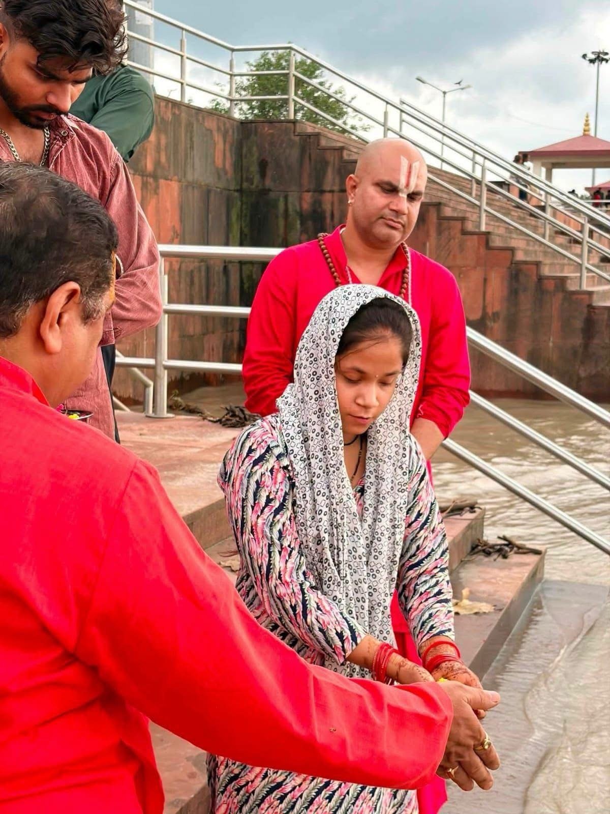 तमन्ना से बनी नेहा, हरिद्वार में वैदिक रीति से अपनाया सनातन धर्म