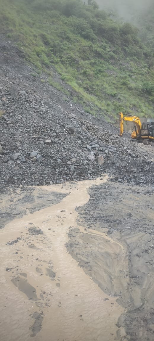 भारी बारिश से जोनसार-बावर में जनजीवन अस्त-व्यस्त, कई संपर्क मार्ग और मुख्य मोटर मार्ग अवरुद्ध