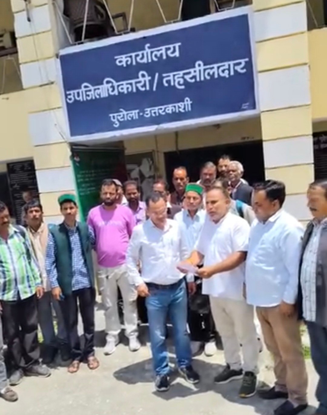 आपदा से तबाह किसानों ने सरकार से लगाई राहत की गुहार