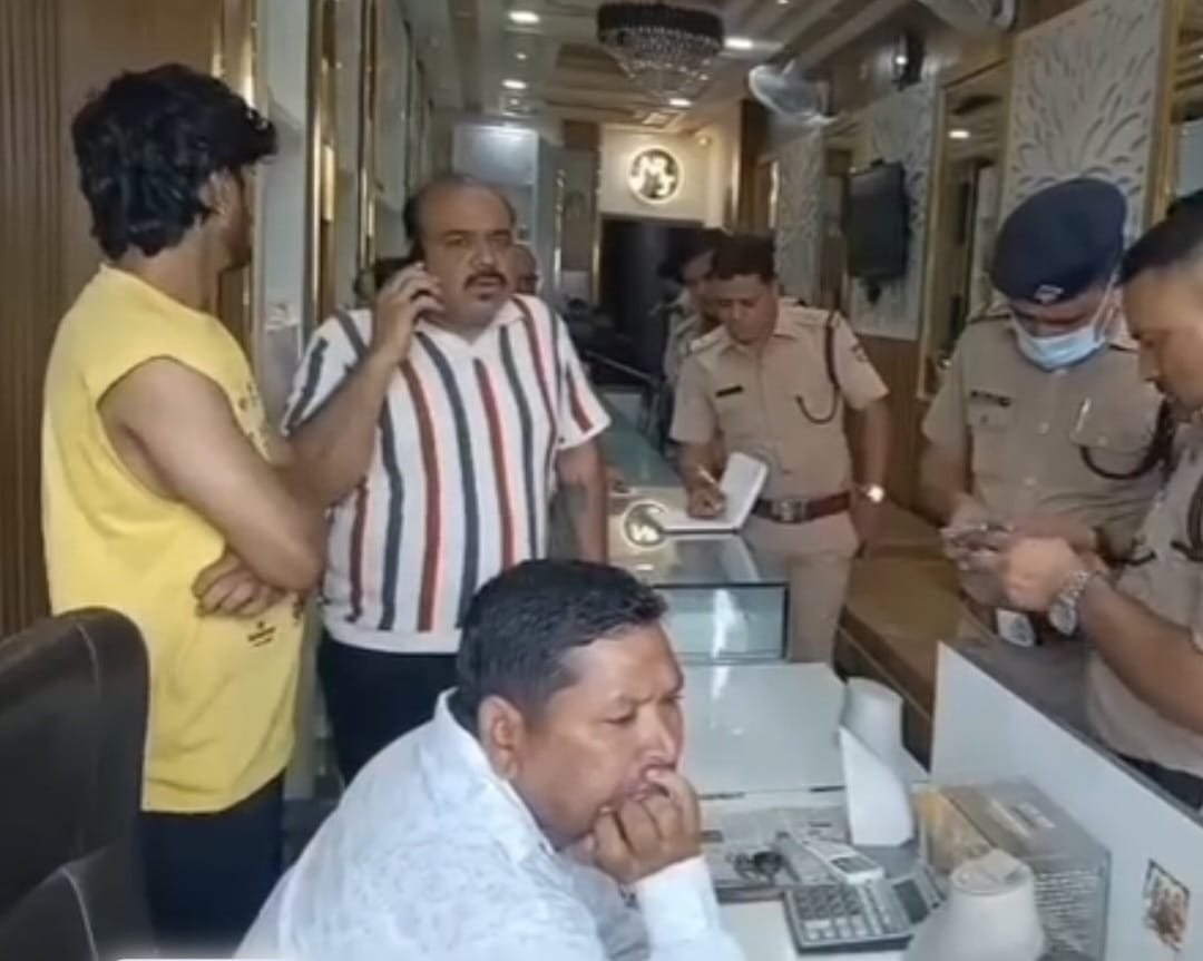 विकासनगर में ज्वेलर्स शॉप पर चोरों का धावा, लाखों के जेवरात समेटकर फरार