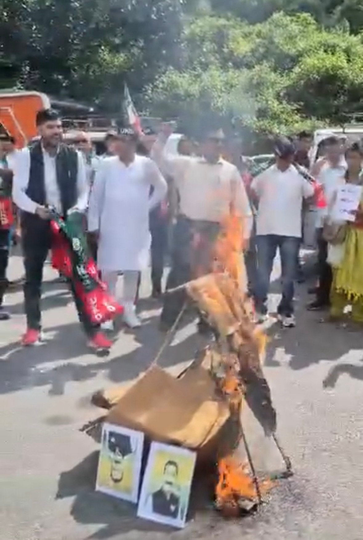 सल्ट में भाजपा विधायक के खिलाफ UKD का प्रदर्शन, पुतला दहन कर जताया विरोध