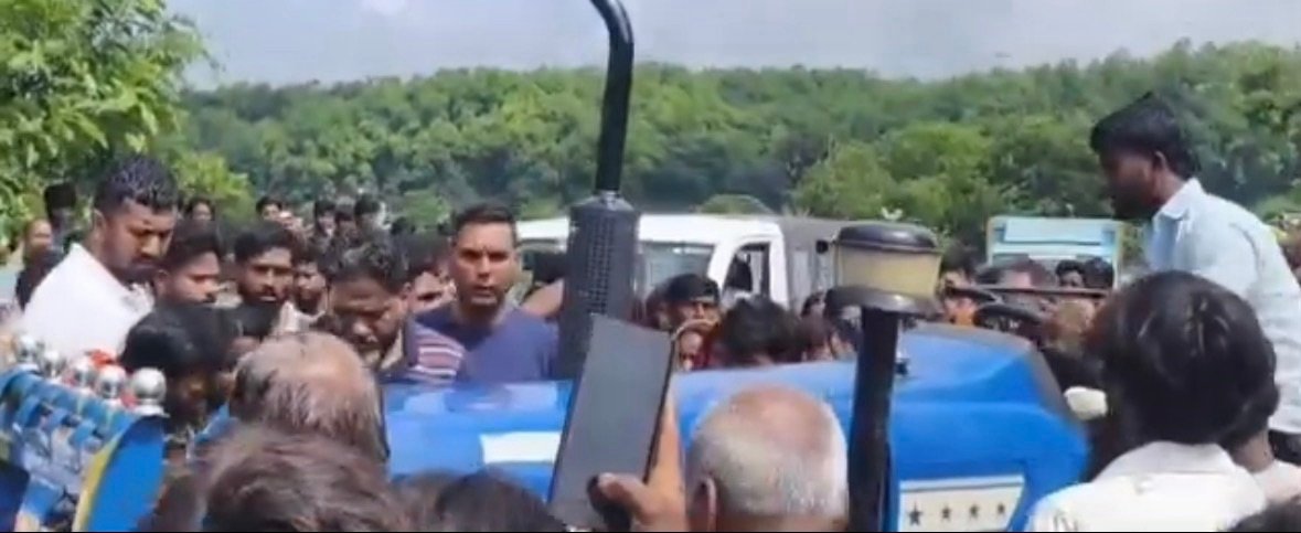 भाऊवाला में खनन सामग्री से भरा ट्रैक्टर हादसे का शिकार, चालक की दर्दनाक मौत