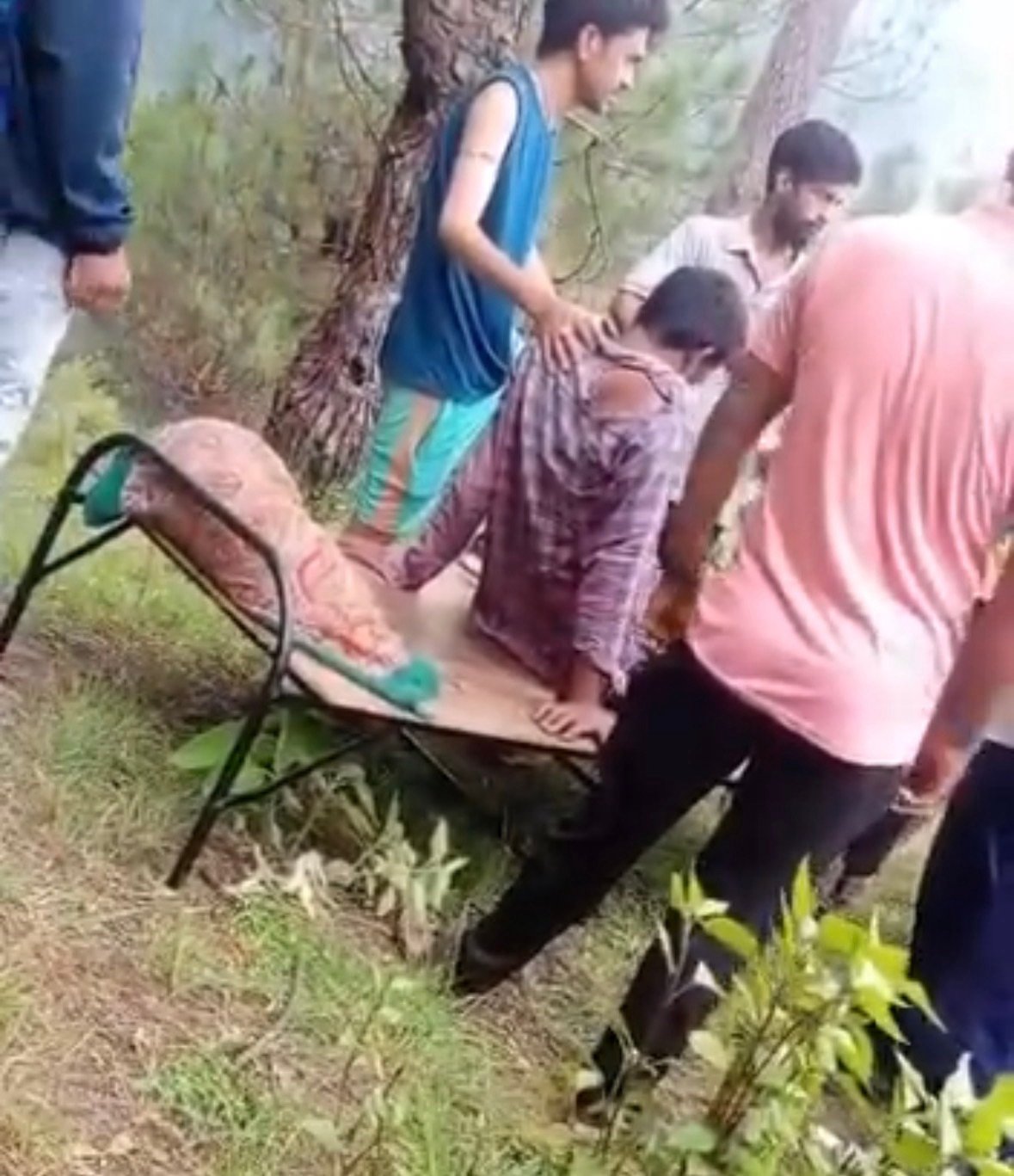 देवली गांव में भालू का हमला, ग्रामीण ने बहादुरी से किया सामना