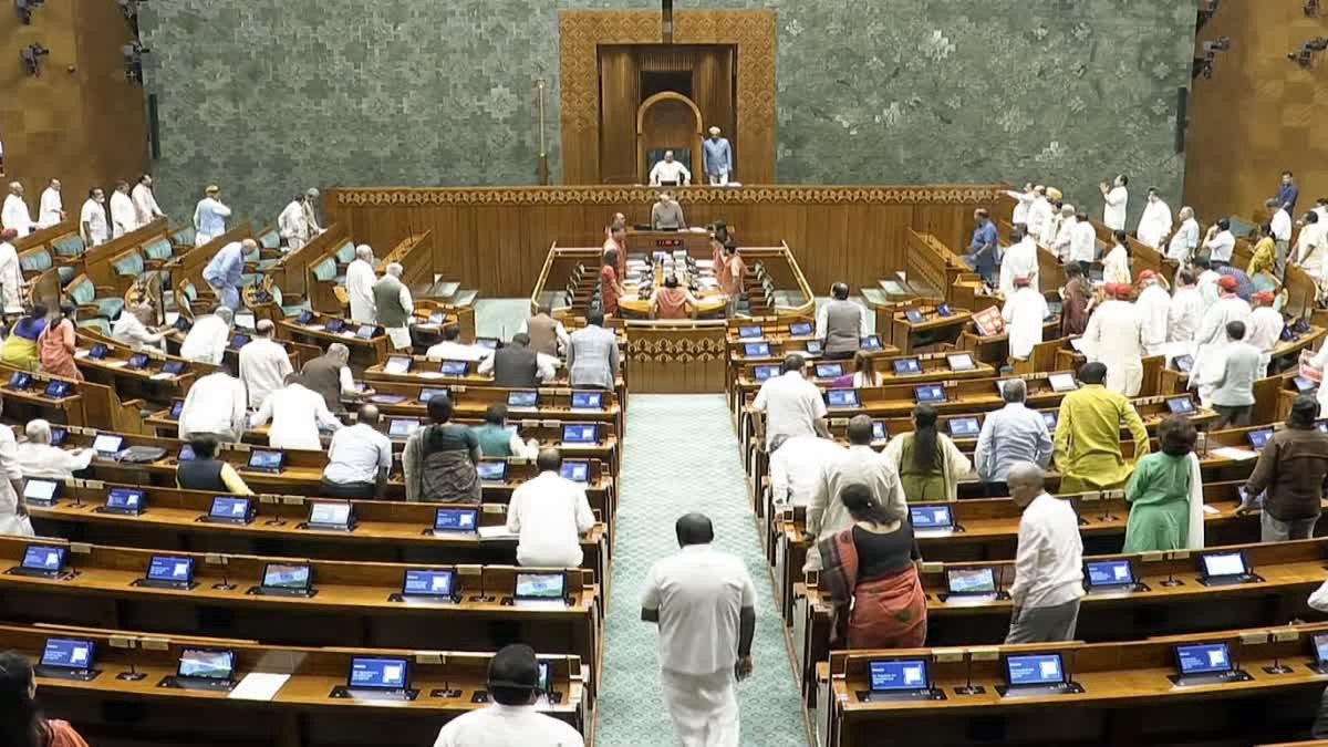 मॉनसून सत्र का 14वां दिन: विपक्ष के हंगामे से लोकसभा की कार्यवाही दोपहर 2 बजे तक स्थगित, संसद में फिर दिखा गतिरोध