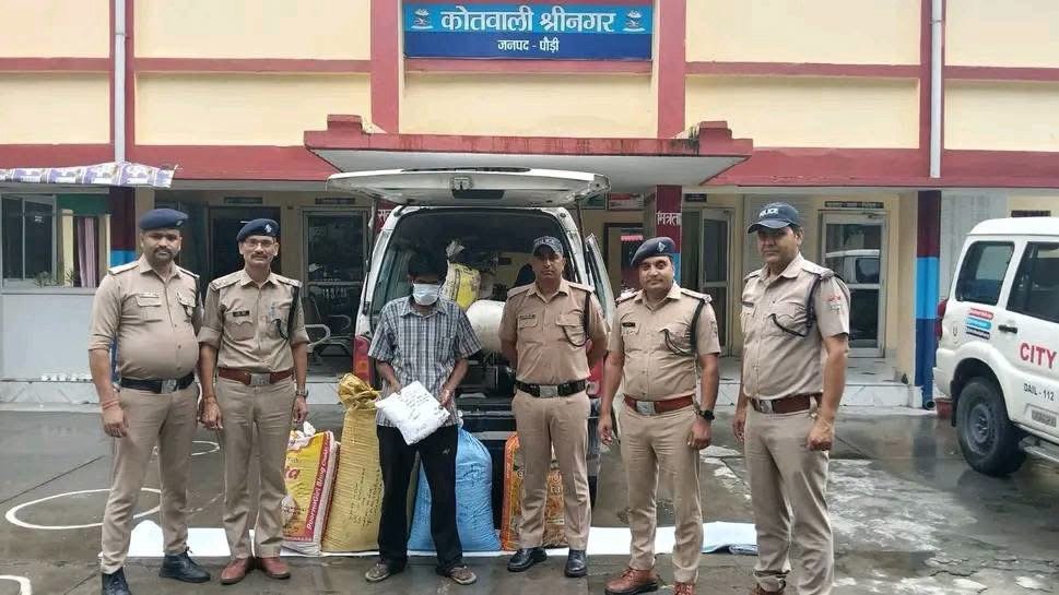 एंबुलेंस में मरीज की जगह 90 किलो गांजा! श्रीनगर पुलिस ने चालक को दबोचा