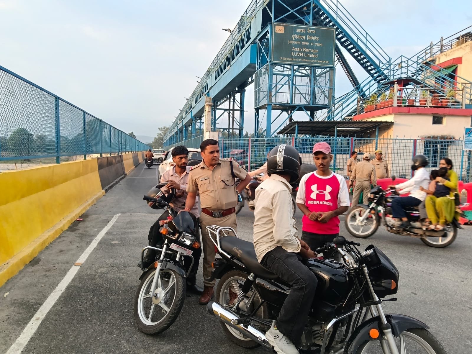 विकासनगर में ऑपरेशन प्रहार के तहत सघन वाहन चेकिंग, 30 वाहनों पर कार्रवाई