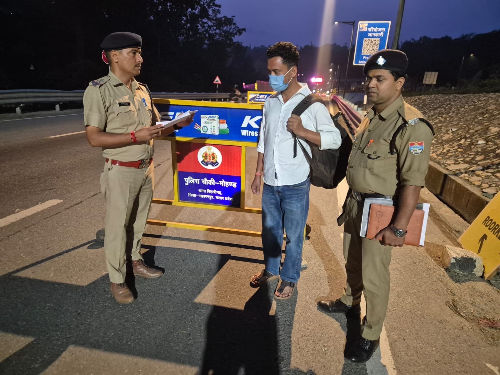 ढोल-नगाड़ों के साथ दून पुलिस ने आदतन अपराधी को किया जिला बदर, छह माह तक देहरादून में प्रवेश पर रोक