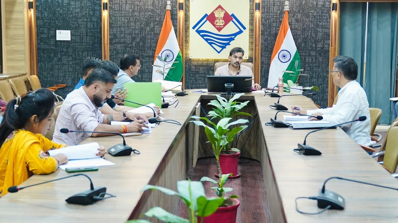 बुक्सा जनजाति बहुल गांवों को सभी सरकारी योजनाओं से जोड़ने के निर्देश
