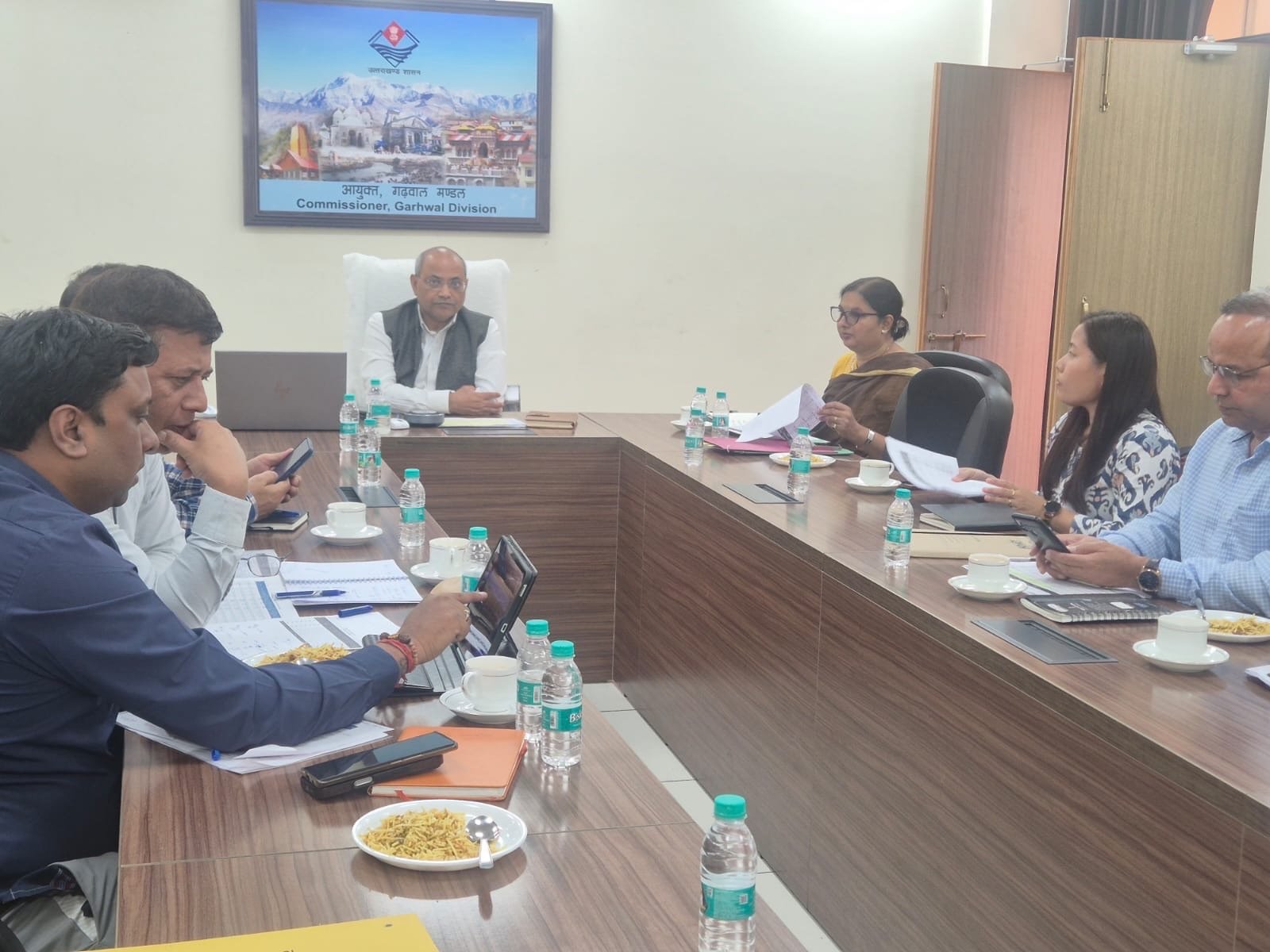 तय समय पर सड़कें गड्ढामुक्त नहीं होने पर गढ़वाल आयुक्त सख्त, निर्माणदायी संस्थाओं को 16 अक्टूबर तक का अल्टीमेटम
