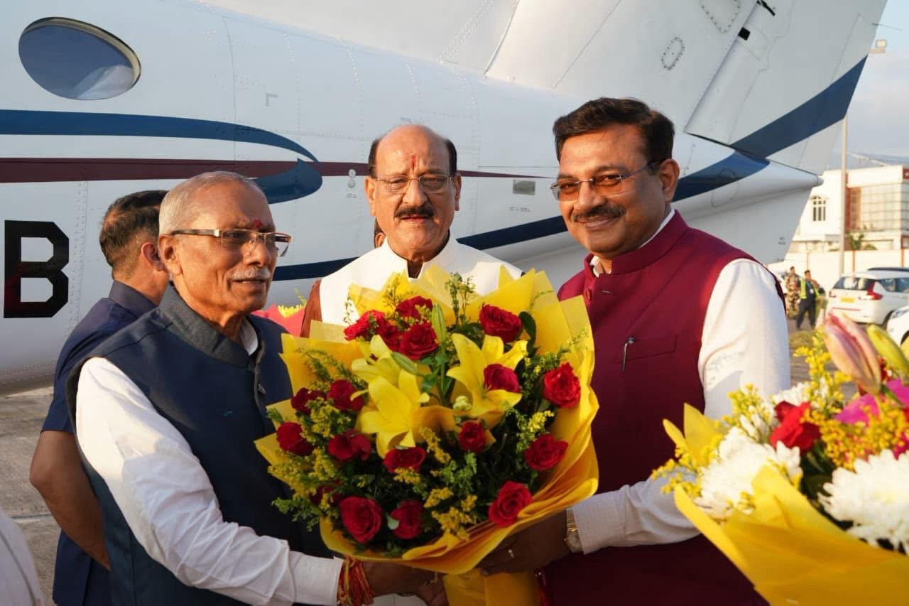 उत्तराखण्ड पहुंचे मनोनीत राज्यपाल डॉ. ढाल सिंह बिसेन, जौलीग्रांट एयरपोर्ट पर दिया गया गार्ड ऑफ ऑनर