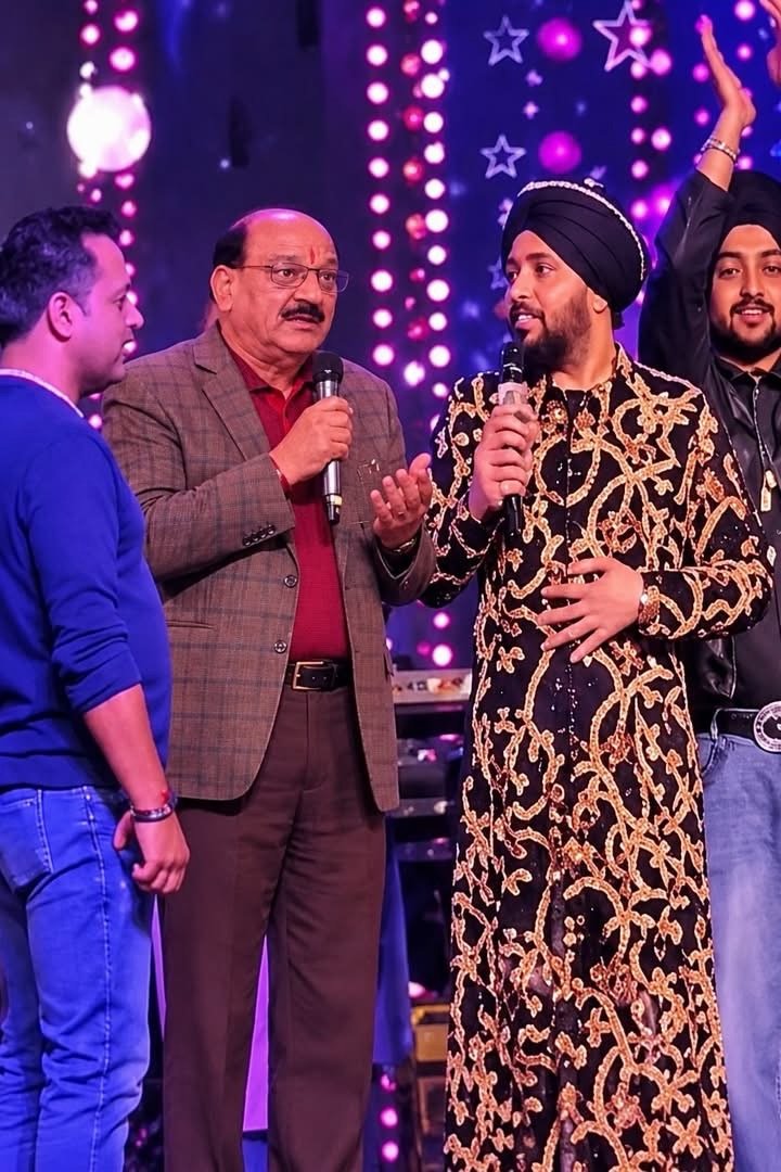 कुंजापुरी मेले में दलेर मेहंदी के लाइव शो पर विवाद, मंत्री सुबोध उनियाल ने मंच पर जताई नाराजगी